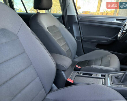 Фольксваген Гольф 2018 в Виннице на Automoto.ua Черный Фольксваген Гольф, объемом двигателя 1.6 л и пробегом 211 тыс. км за 12700 $, фото 27 на Automoto.ua