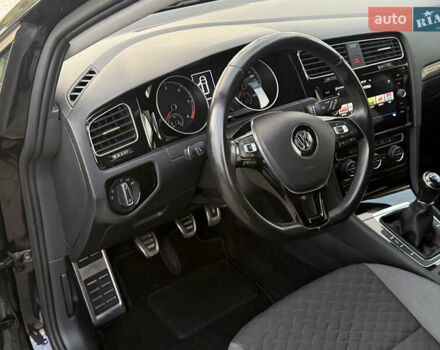 Черный Фольксваген Гольф, объемом двигателя 1.6 л и пробегом 210 тыс. км за 13650 $, фото 37 на Automoto.ua