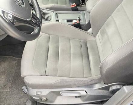 Черный Фольксваген Гольф, объемом двигателя 1.6 л и пробегом 253 тыс. км за 13750 $, фото 13 на Automoto.ua