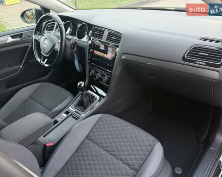 Черный Фольксваген Гольф, объемом двигателя 1.6 л и пробегом 210 тыс. км за 13650 $, фото 34 на Automoto.ua