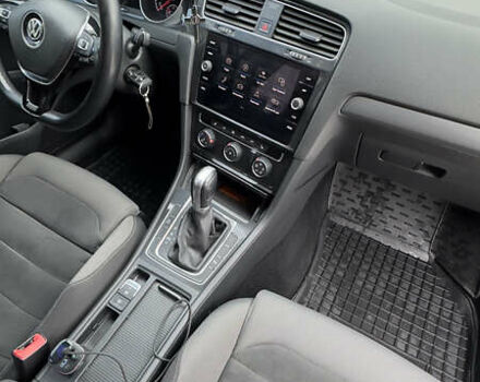 Черный Фольксваген Гольф, объемом двигателя 1.97 л и пробегом 295 тыс. км за 13500 $, фото 51 на Automoto.ua