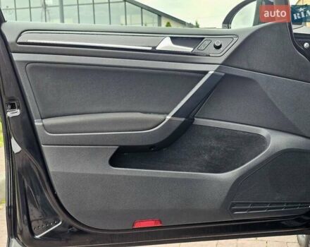 Черный Фольксваген Гольф, объемом двигателя 1.97 л и пробегом 235 тыс. км за 15950 $, фото 104 на Automoto.ua