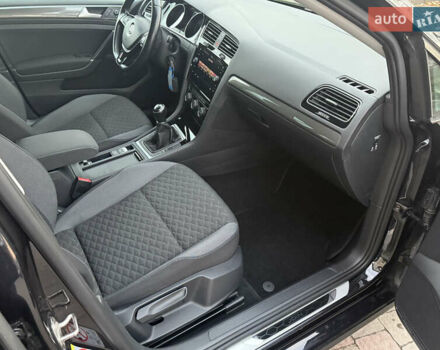 Черный Фольксваген Гольф, объемом двигателя 1.6 л и пробегом 210 тыс. км за 13650 $, фото 30 на Automoto.ua