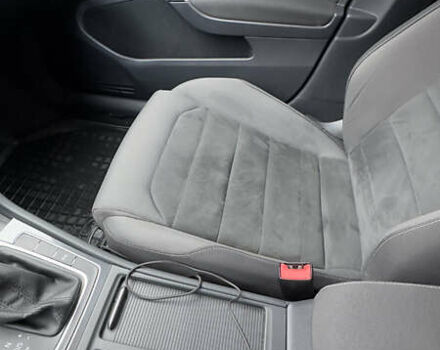 Черный Фольксваген Гольф, объемом двигателя 1.97 л и пробегом 295 тыс. км за 13500 $, фото 46 на Automoto.ua