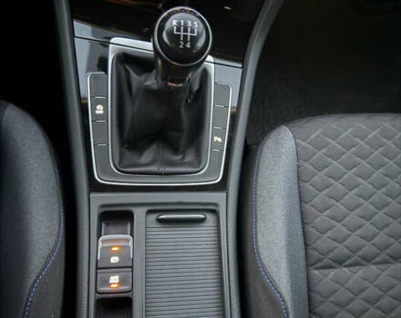 Черный Фольксваген Гольф, объемом двигателя 1.6 л и пробегом 210 тыс. км за 13650 $, фото 41 на Automoto.ua