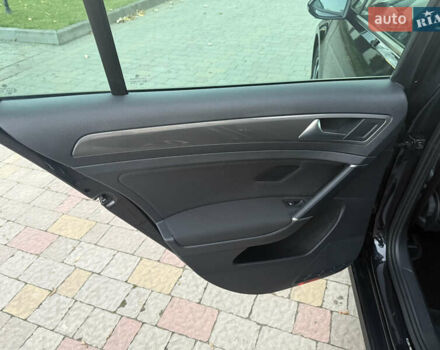 Черный Фольксваген Гольф, объемом двигателя 1.6 л и пробегом 210 тыс. км за 13650 $, фото 28 на Automoto.ua