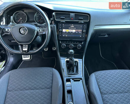 Черный Фольксваген Гольф, объемом двигателя 1.6 л и пробегом 238 тыс. км за 13700 $, фото 20 на Automoto.ua