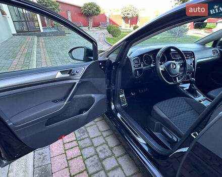 Черный Фольксваген Гольф, объемом двигателя 1.6 л и пробегом 238 тыс. км за 13700 $, фото 13 на Automoto.ua