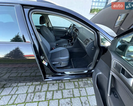 Черный Фольксваген Гольф, объемом двигателя 1.6 л и пробегом 238 тыс. км за 13700 $, фото 24 на Automoto.ua