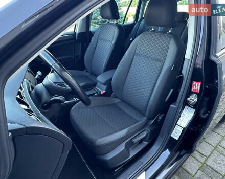 Черный Фольксваген Гольф, объемом двигателя 1.6 л и пробегом 238 тыс. км за 13700 $, фото 19 на Automoto.ua