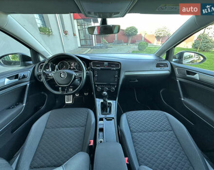 Черный Фольксваген Гольф, объемом двигателя 1.6 л и пробегом 238 тыс. км за 13700 $, фото 16 на Automoto.ua