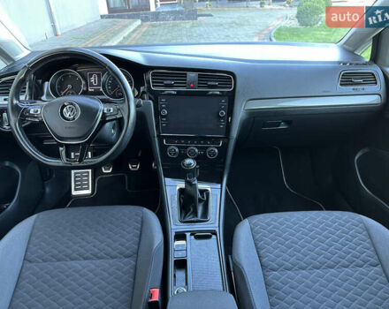 Черный Фольксваген Гольф, объемом двигателя 1.6 л и пробегом 238 тыс. км за 13700 $, фото 15 на Automoto.ua