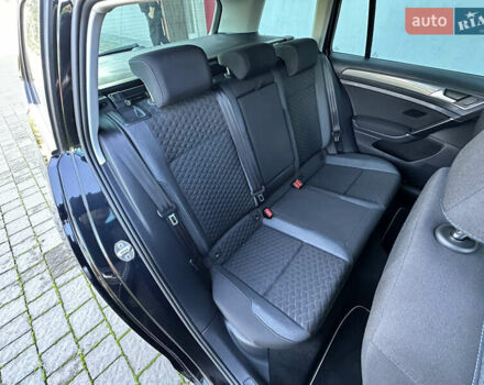 Черный Фольксваген Гольф, объемом двигателя 1.6 л и пробегом 238 тыс. км за 13700 $, фото 26 на Automoto.ua