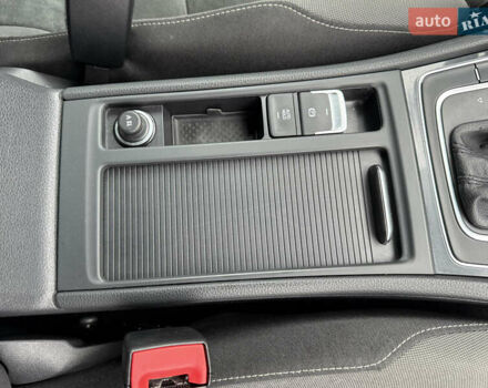 Чорний Фольксваген Гольф, об'ємом двигуна 2 л та пробігом 221 тис. км за 17900 $, фото 61 на Automoto.ua