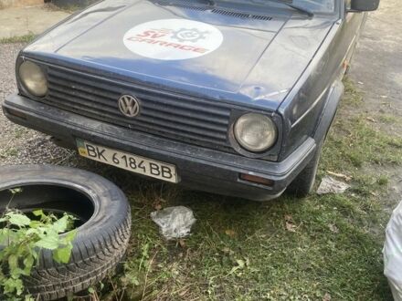 Черный Фольксваген Гольф, объемом двигателя 1.6 л и пробегом 300 тыс. км за 700 $, фото 1 на Automoto.ua