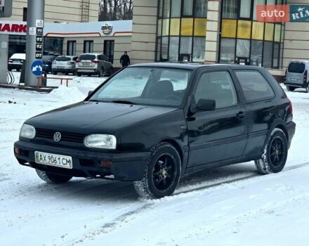 Черный Фольксваген Гольф, объемом двигателя 1.39 л и пробегом 250 тыс. км за 1100 $, фото 1 на Automoto.ua