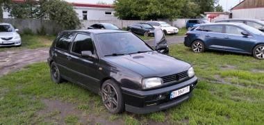 Черный Фольксваген Гольф, объемом двигателя 1.8 л и пробегом 500 тыс. км за 1600 $, фото 1 на Automoto.ua