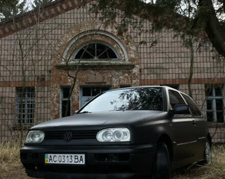 Черный Фольксваген Гольф, объемом двигателя 1.6 л и пробегом 209 тыс. км за 2100 $, фото 1 на Automoto.ua
