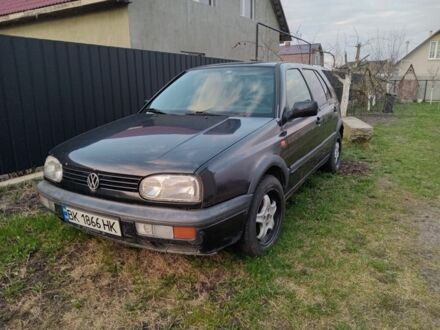 Черный Фольксваген Гольф, объемом двигателя 1.8 л и пробегом 300 тыс. км за 1350 $, фото 1 на Automoto.ua