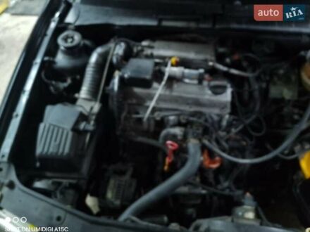 Черный Фольксваген Гольф, объемом двигателя 1.98 л и пробегом 300 тыс. км за 1750 $, фото 1 на Automoto.ua