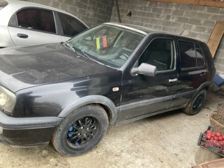 Черный Фольксваген Гольф, объемом двигателя 1.6 л и пробегом 82 тыс. км за 950 $, фото 1 на Automoto.ua