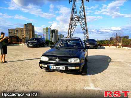 Черный Фольксваген Гольф, объемом двигателя 1.6 л и пробегом 280 тыс. км за 3000 $, фото 1 на Automoto.ua