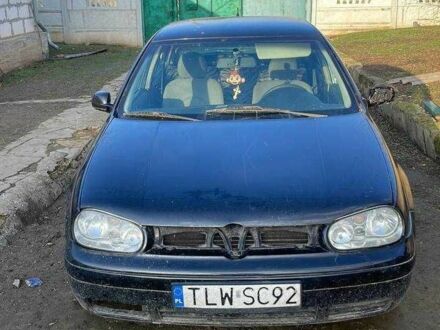 Черный Фольксваген Гольф, объемом двигателя 1.6 л и пробегом 200 тыс. км за 600 $, фото 1 на Automoto.ua