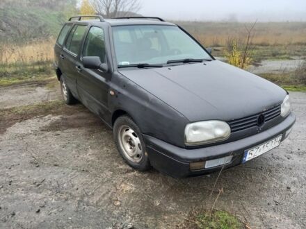 Черный Фольксваген Гольф, объемом двигателя 1.9 л и пробегом 300 тыс. км за 650 $, фото 1 на Automoto.ua