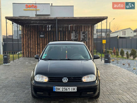 Черный Фольксваген Гольф, объемом двигателя 1.39 л и пробегом 237 тыс. км за 3400 $, фото 1 на Automoto.ua