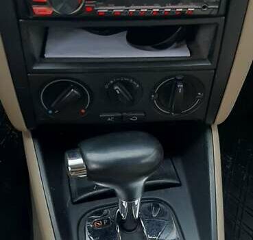 Черный Фольксваген Гольф, объемом двигателя 1.6 л и пробегом 200 тыс. км за 4200 $, фото 1 на Automoto.ua