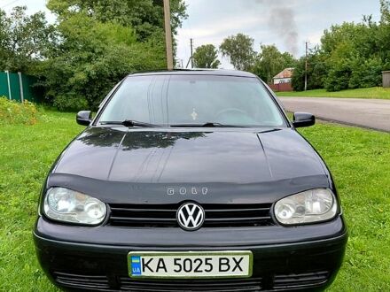 Черный Фольксваген Гольф, объемом двигателя 1.6 л и пробегом 333 тыс. км за 4200 $, фото 1 на Automoto.ua