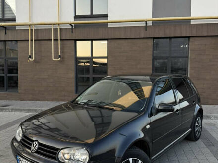 Черный Фольксваген Гольф, объемом двигателя 1.6 л и пробегом 268 тыс. км за 3800 $, фото 1 на Automoto.ua