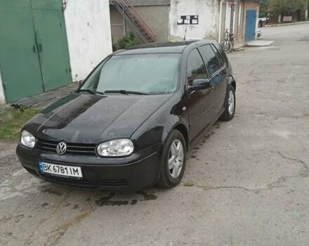 Черный Фольксваген Гольф, объемом двигателя 1.6 л и пробегом 328 тыс. км за 3800 $, фото 1 на Automoto.ua