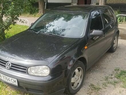 Черный Фольксваген Гольф, объемом двигателя 1.9 л и пробегом 300 тыс. км за 2200 $, фото 1 на Automoto.ua