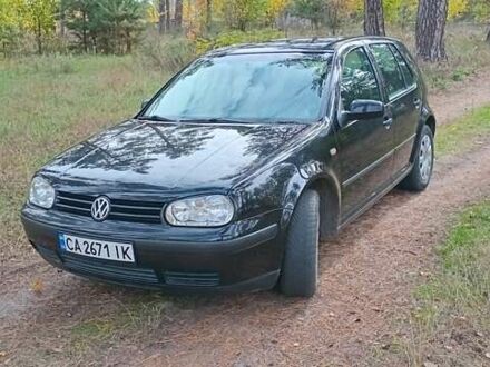 Черный Фольксваген Гольф, объемом двигателя 1.6 л и пробегом 250 тыс. км за 4500 $, фото 1 на Automoto.ua