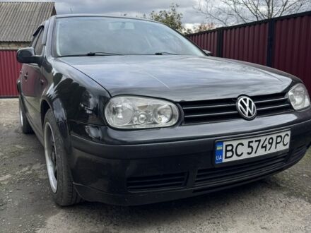 Черный Фольксваген Гольф, объемом двигателя 1.6 л и пробегом 310 тыс. км за 3700 $, фото 1 на Automoto.ua