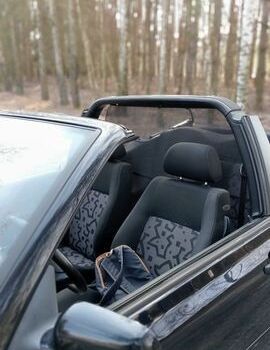 Черный Фольксваген Гольф, объемом двигателя 1.6 л и пробегом 243 тыс. км за 1039 $, фото 1 на Automoto.ua