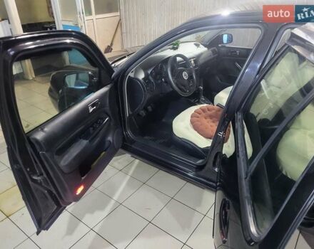 Черный Фольксваген Гольф, объемом двигателя 1.6 л и пробегом 300 тыс. км за 4700 $, фото 1 на Automoto.ua