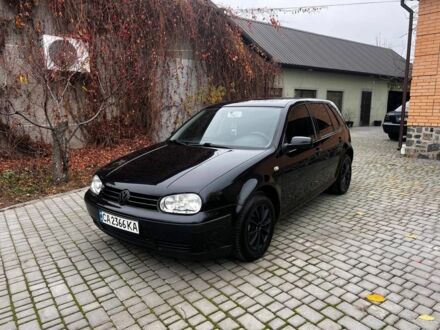 Черный Фольксваген Гольф, объемом двигателя 1.6 л и пробегом 235 тыс. км за 4600 $, фото 1 на Automoto.ua
