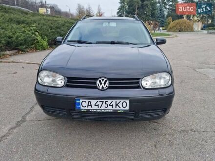 Черный Фольксваген Гольф, объемом двигателя 1.4 л и пробегом 300 тыс. км за 3900 $, фото 1 на Automoto.ua