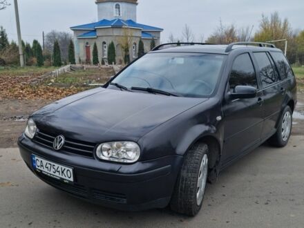 Черный Фольксваген Гольф, объемом двигателя 1.4 л и пробегом 300 тыс. км за 3900 $, фото 1 на Automoto.ua