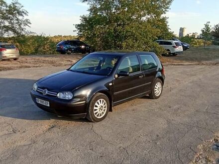 Черный Фольксваген Гольф, объемом двигателя 1.39 л и пробегом 280 тыс. км за 4400 $, фото 1 на Automoto.ua