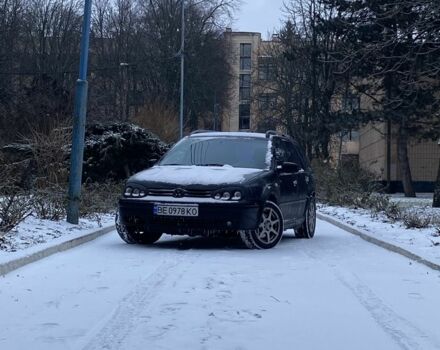 Черный Фольксваген Гольф, объемом двигателя 1.6 л и пробегом 337 тыс. км за 3900 $, фото 1 на Automoto.ua