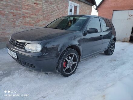 Черный Фольксваген Гольф, объемом двигателя 1.4 л и пробегом 320 тыс. км за 3800 $, фото 1 на Automoto.ua