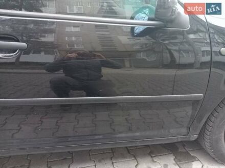 Черный Фольксваген Гольф, объемом двигателя 1.39 л и пробегом 280 тыс. км за 3600 $, фото 1 на Automoto.ua