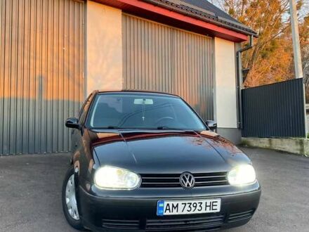 Черный Фольксваген Гольф, объемом двигателя 1.6 л и пробегом 212 тыс. км за 4500 $, фото 1 на Automoto.ua