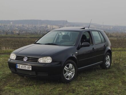 Черный Фольксваген Гольф, объемом двигателя 1.4 л и пробегом 250 тыс. км за 5000 $, фото 1 на Automoto.ua