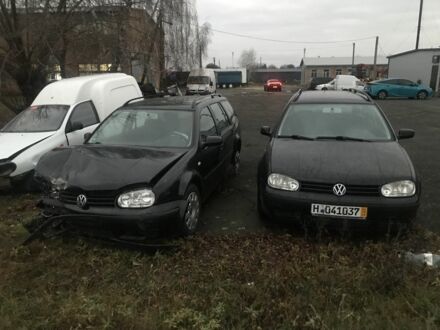 Черный Фольксваген Гольф, объемом двигателя 1.6 л и пробегом 220 тыс. км за 3550 $, фото 1 на Automoto.ua