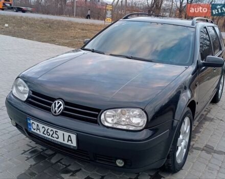 Черный Фольксваген Гольф, объемом двигателя 1.6 л и пробегом 341 тыс. км за 4450 $, фото 1 на Automoto.ua