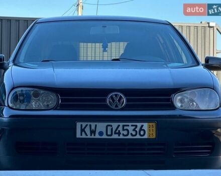 Черный Фольксваген Гольф, объемом двигателя 1.6 л и пробегом 225 тыс. км за 4950 $, фото 1 на Automoto.ua